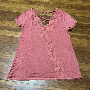 Daytrip (The Buckle) Women’s Criss Cross Back Faux Wrap Tee, Ribbed Fabric, S